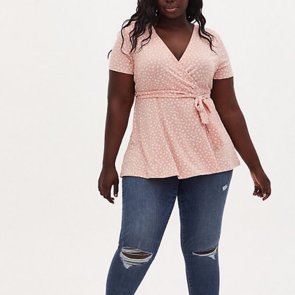 NEW torrid crepe wrap top size medium/large - Picture 3 of 9